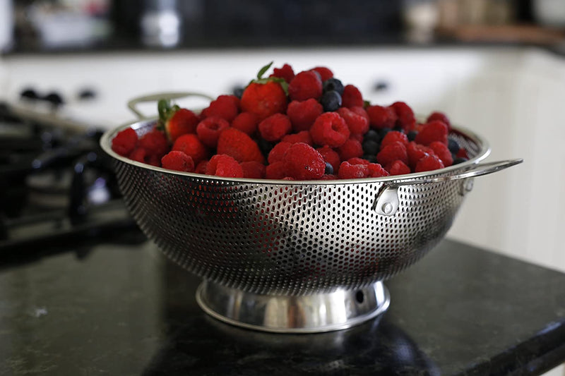 CIA Stainless Steel Micro-perforated 4.7 Liter Colander - Professional Strainer with Heavy Duty Handles and Self-draining Solid Ring Base